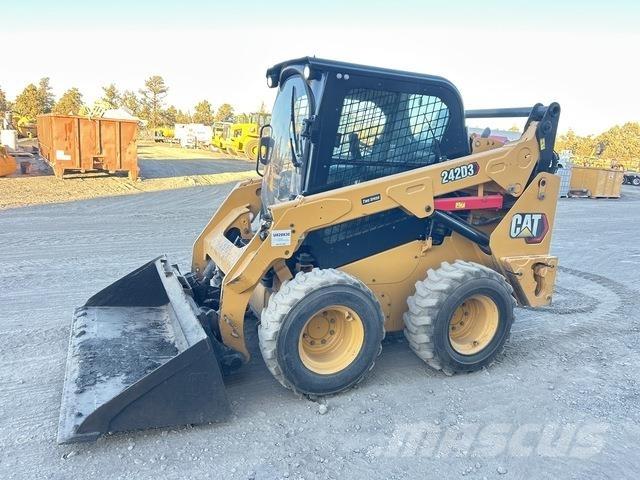 CAT 242D3 Kompaktrakodók