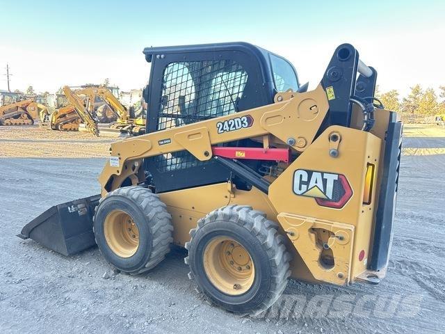 CAT 242D3 Kompaktrakodók
