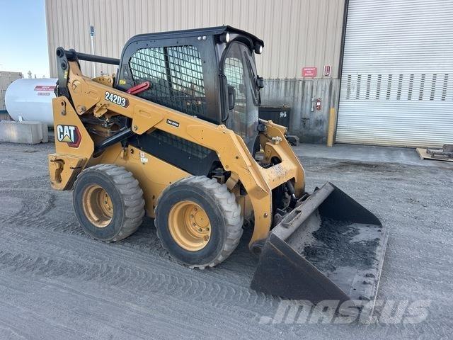 CAT 242D3 Kompaktrakodók