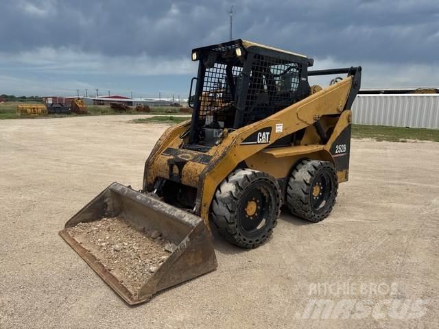 CAT 252B Kompaktrakodók