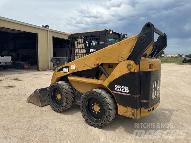 CAT 252B Kompaktrakodók
