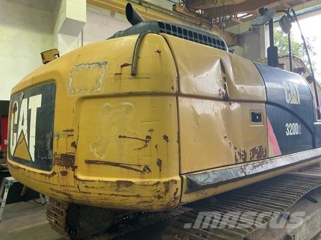 CAT 320D2 Lánctalpas kotrók