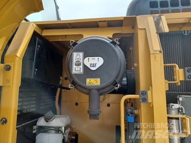 CAT 323D3 Lánctalpas kotrók