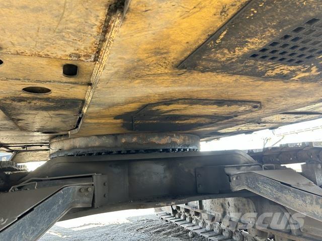 CAT 390D L Lánctalpas kotrók