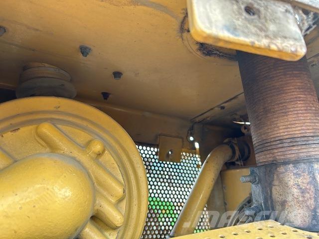 CAT 527 lánctalpas dózerek