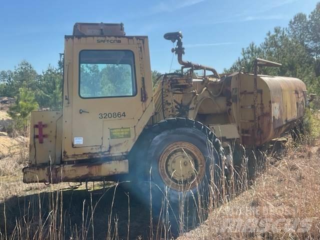 CAT 613B Vízszállító teherautók