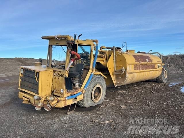 CAT 613B Vízszállító teherautók