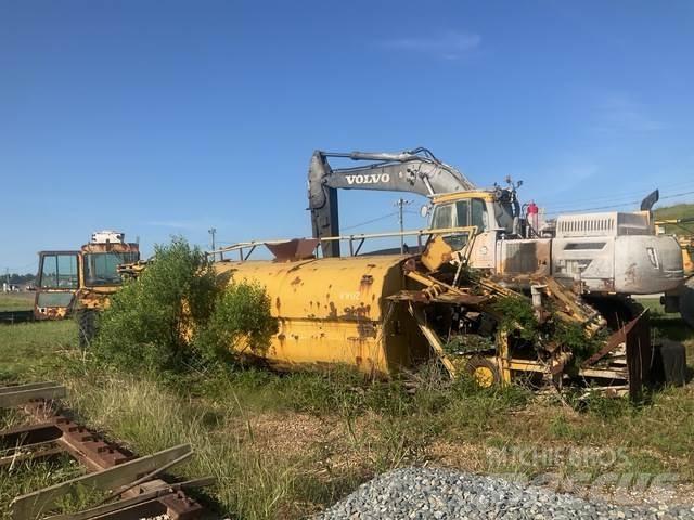 CAT 613C Vízszállító teherautók