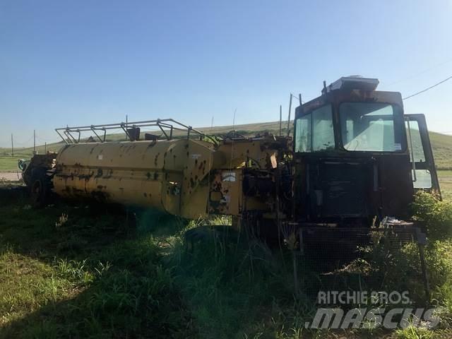 CAT 613C Vízszállító teherautók