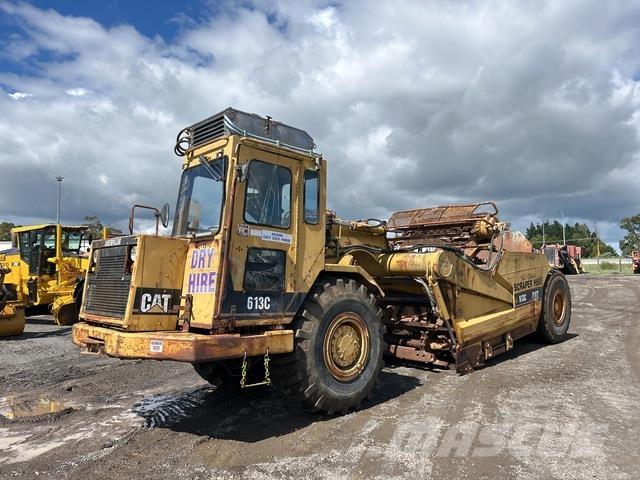 CAT 613C Földnyesők (szkréperek)