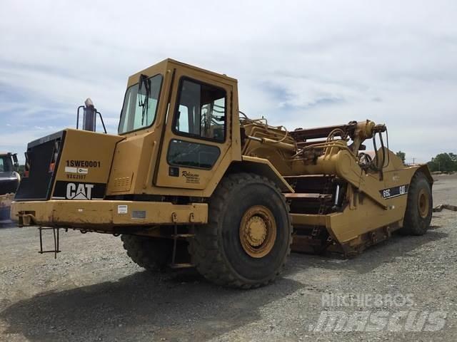 CAT 615C Földnyesők (szkréperek)