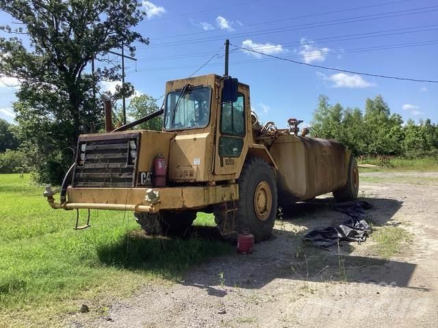 CAT 615C Vízszállító teherautók