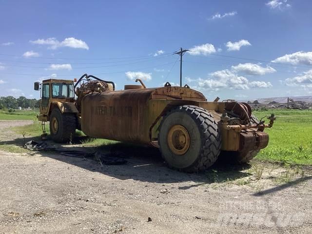CAT 615C Vízszállító teherautók