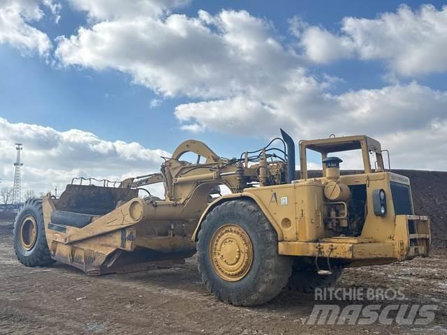 CAT 621 Földnyesők (szkréperek)