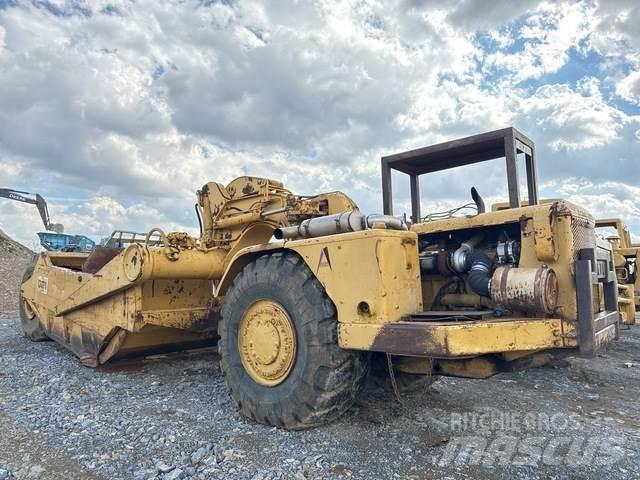 CAT 621 Földnyesők (szkréperek)
