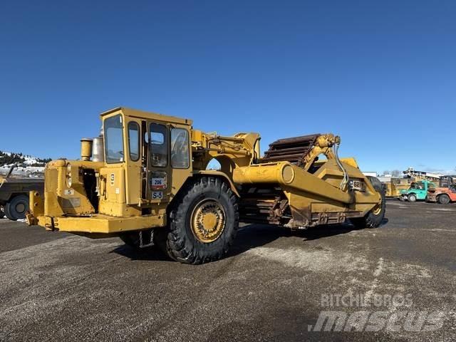 CAT 621 Földnyesők (szkréperek)