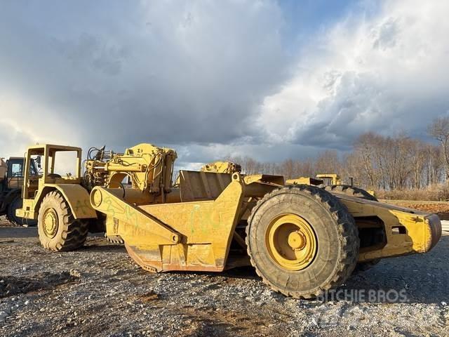 CAT 621B Földnyesők (szkréperek)