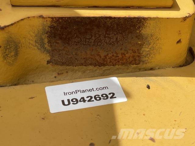 CAT 621B Földnyesők (szkréperek)