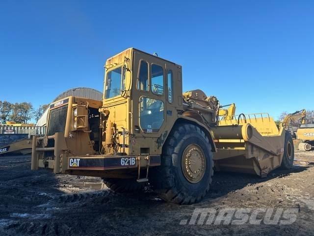CAT 621B Földnyesők (szkréperek)