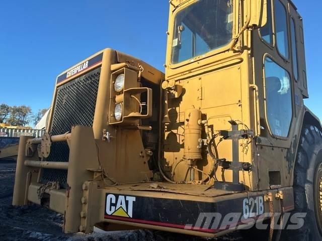 CAT 621B Földnyesők (szkréperek)