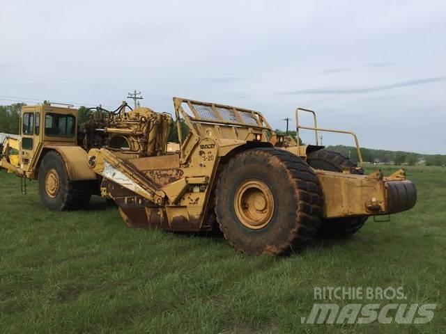 CAT 621G Földnyesők (szkréperek)