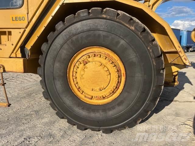 CAT 621G Földnyesők (szkréperek)