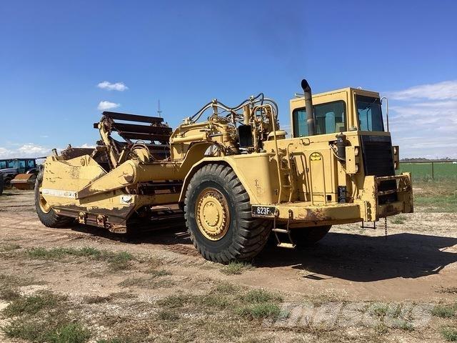 CAT 623F Földnyesők (szkréperek)
