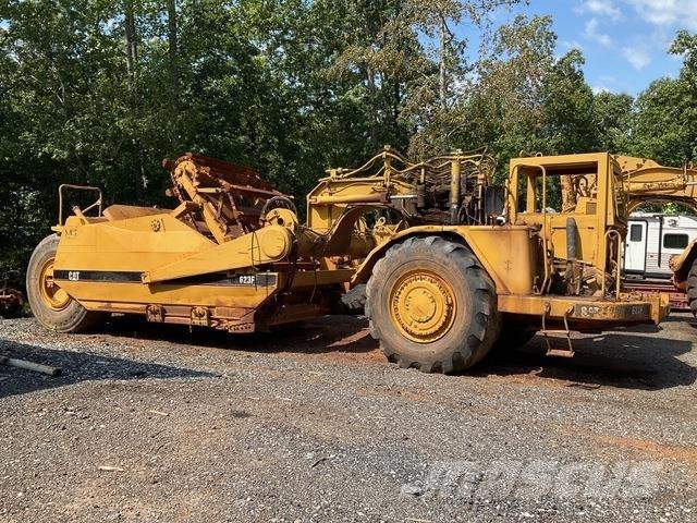 CAT 623F Földnyesők (szkréperek)