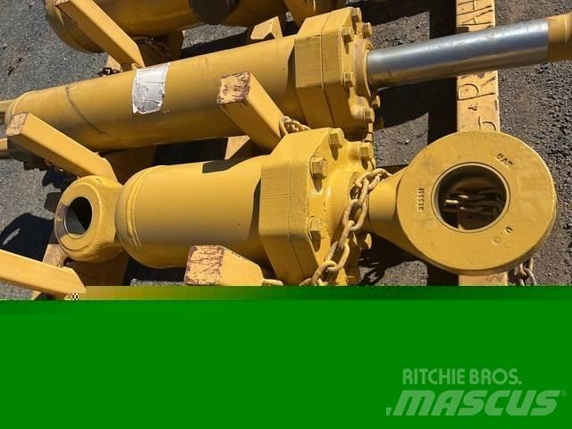 CAT 657E Haszonjárművek - Egyéb