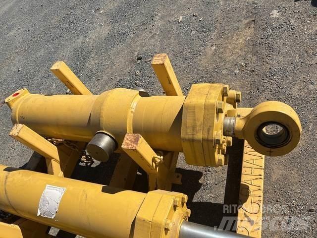 CAT 657E Haszonjárművek - Egyéb