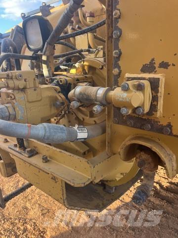 CAT 657G Földnyesők (szkréperek)