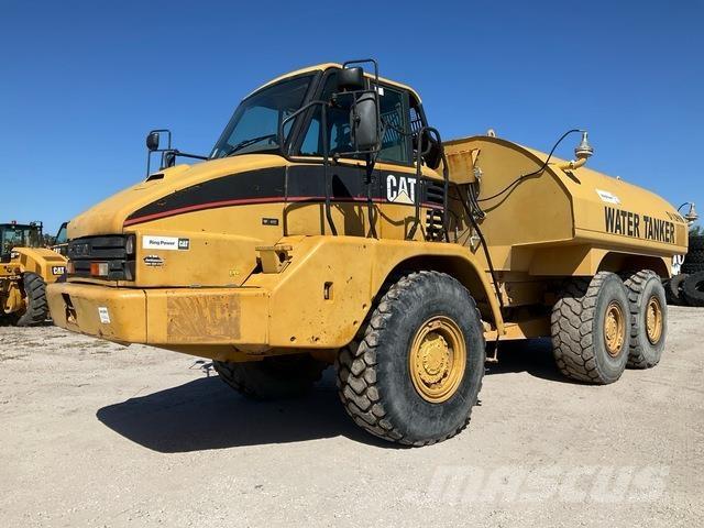CAT 725 Vízszállító teherautók