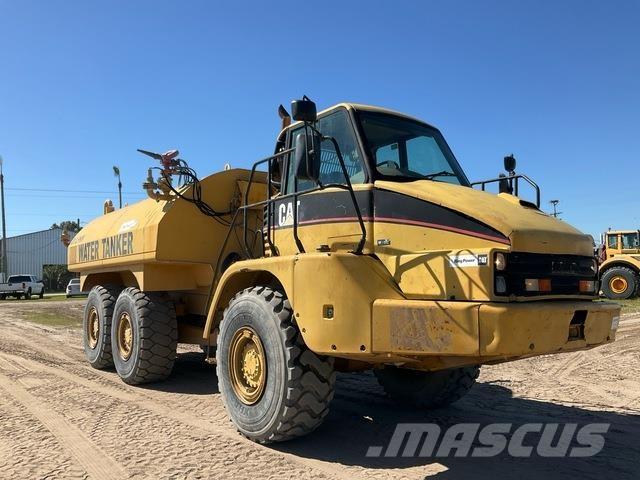 CAT 725 Vízszállító teherautók