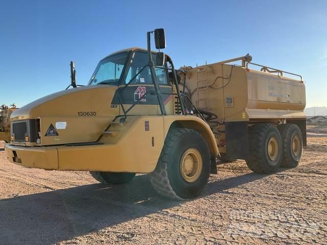 CAT 735 Vízszállító teherautók