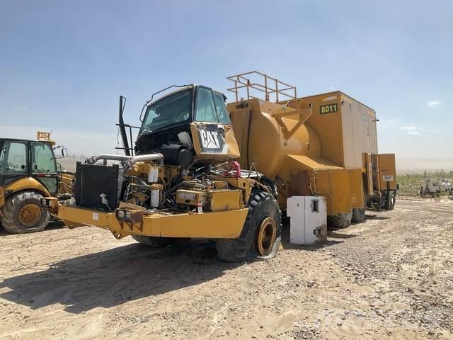 CAT 740B Tartályos teherautók