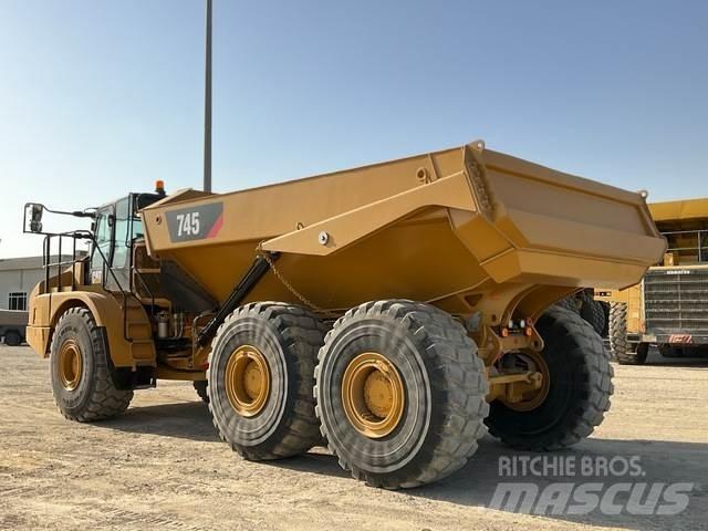 CAT 745 Csuklósdömperek