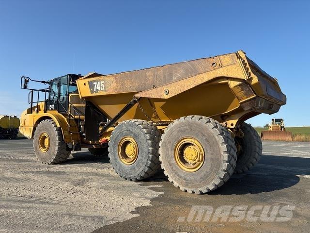 CAT 745 Csuklósdömperek