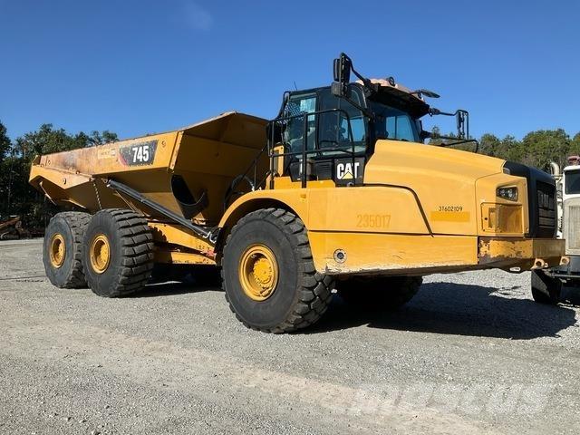 CAT 745 Csuklósdömperek