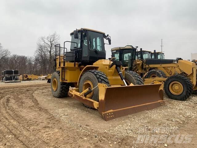 CAT 814K gumikerekes dózer