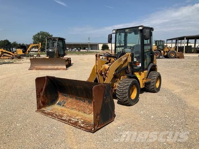 CAT 903D Gumikerekes homlokrakodók