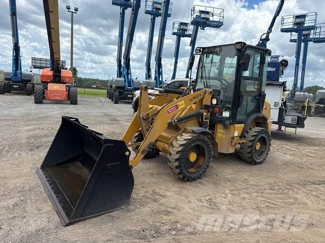 CAT 903D Gumikerekes homlokrakodók