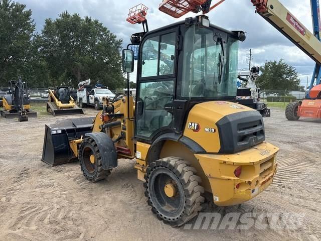 CAT 903D Gumikerekes homlokrakodók