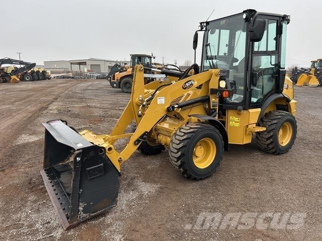 CAT 903D Gumikerekes homlokrakodók