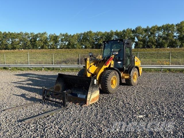 CAT 906 Gumikerekes homlokrakodók