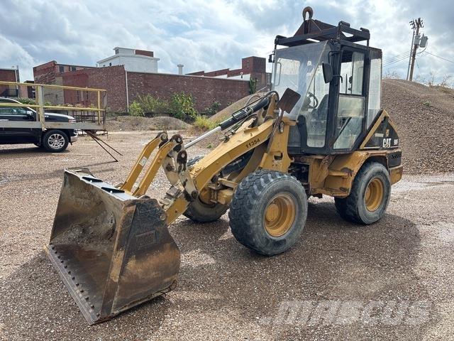 CAT 906 Gumikerekes homlokrakodók