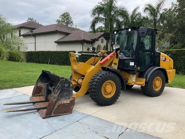 CAT 906 Gumikerekes homlokrakodók