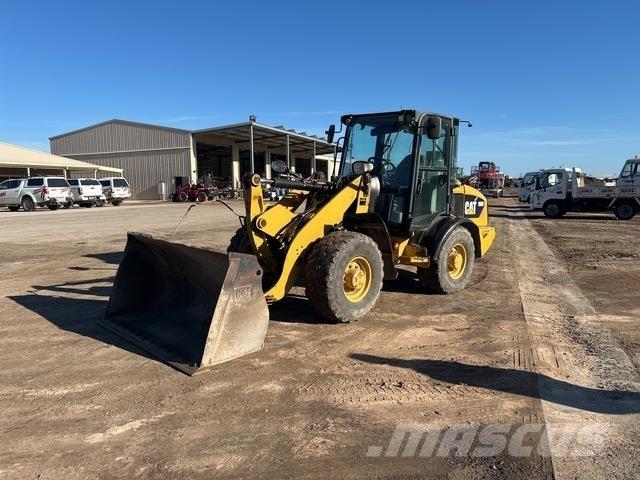CAT 906H Gumikerekes homlokrakodók