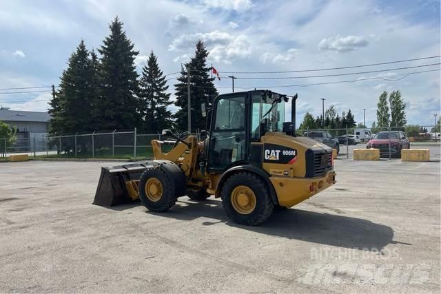 CAT 906M Gumikerekes homlokrakodók