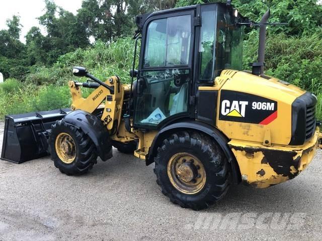 CAT 906M Gumikerekes homlokrakodók