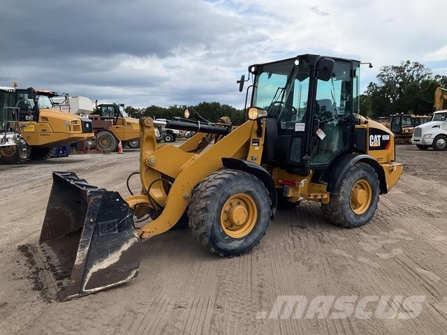 CAT 906M Gumikerekes homlokrakodók